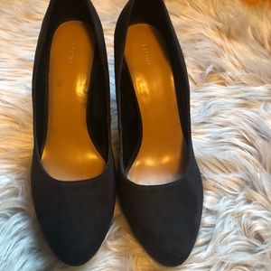 Black size 9 Fioni heels beautiful career attire